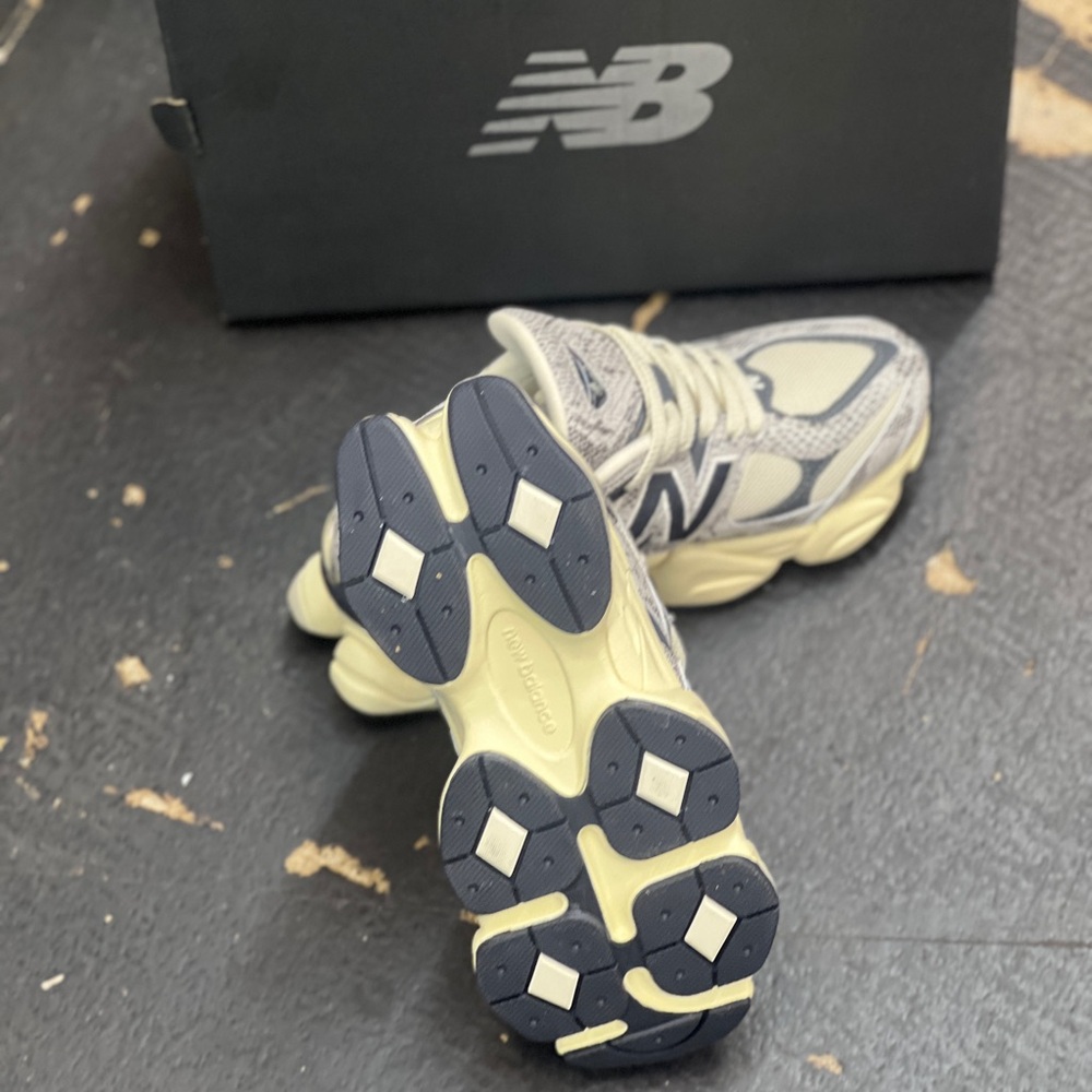 Women’s New Balance 9060 Year of the Snake (NEW) - Picture 5 of 6